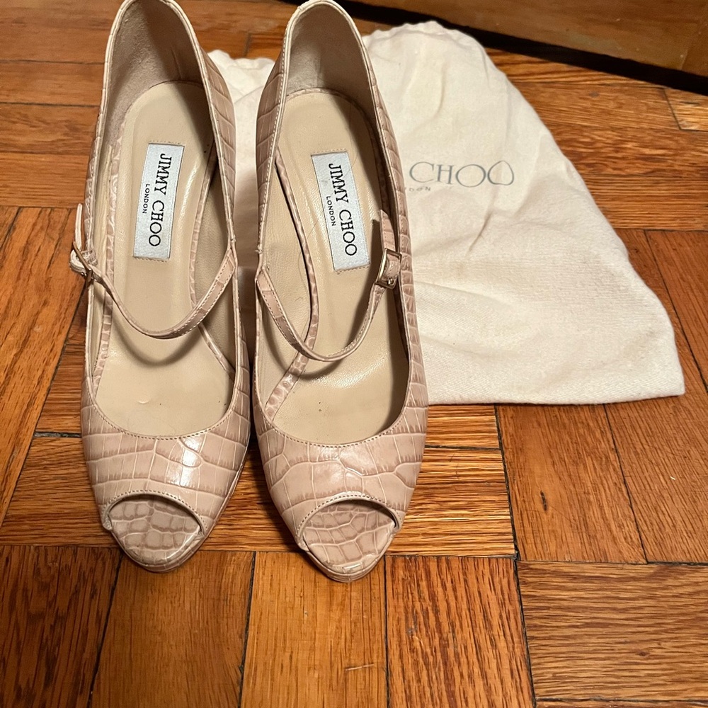 Jimmy Choo nude croc-embossed pumps w strap. Dustbag included.